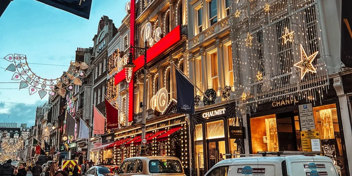 Creative-Adventurer-London-Lights-Mayfair-and-Soho-1280×720 Creative-Adventurer-London-Lights-Mayfair-and-Soho-1280x720
